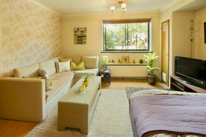 Studio To Rent In Balmoral House, Windsor Way, London W14