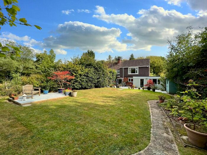 4 Bedroom Semi-Detached House For Sale In Warehorne, Ashford, TN26