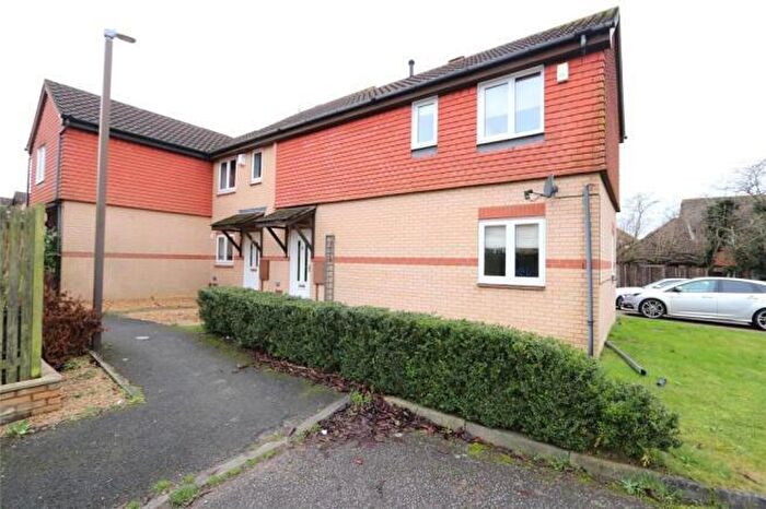 3 Bedroom End Of Terrace House To Rent In Pettingrew Close, Walnut Tree, Milton Keynes, MK7