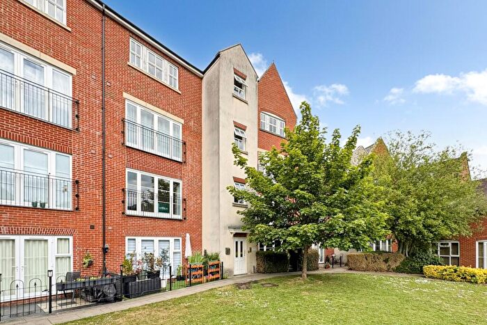 2 Bedroom Flat For Sale In Kings Wharf, Wantage, OX12