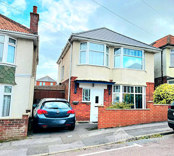 3 Bedroom Detached House For Sale In Redbreast Road, Bournemouth, Dorset, BH9