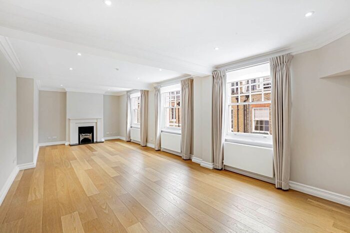 3 Bedroom Mews To Rent In Clabon Mews, London, SW1X