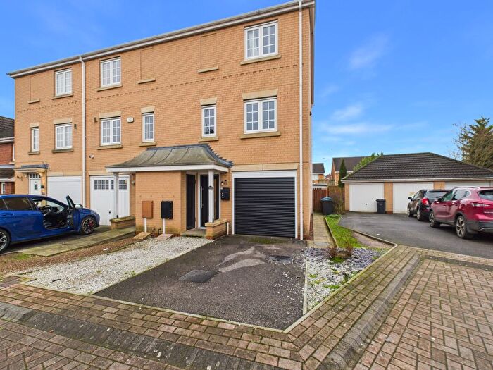 3 Bedroom End Of Terrace House For Sale In Halecroft Park, Hull, HU7