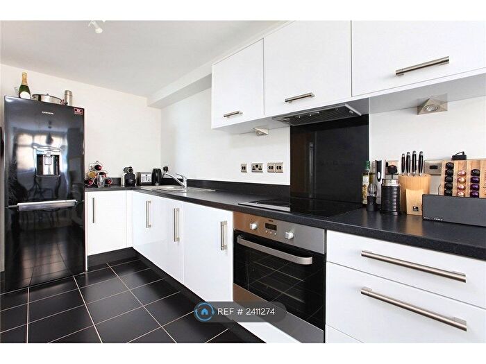 3 Bedroom Flat To Rent In Limerick Close, London, SW12