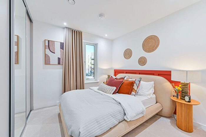 3 Bedroom Houseboat For Sale In Trinity Park, Woolwich, London, SE18