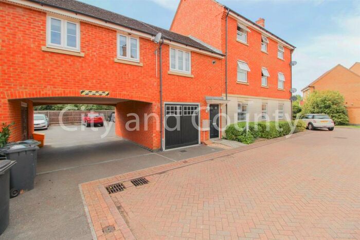 2 Bedroom Coach House To Rent In Lyvelly Gardens, Peterborough, PE1