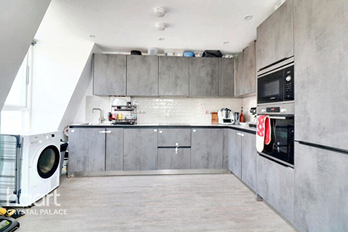 2 Bedroom Flat For Sale In Wells Park Road, London, SE26