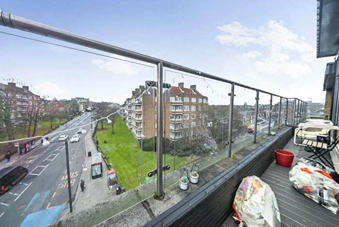 3 Bedroom Flat To Rent In Balham Hill, Balham, London, SW12