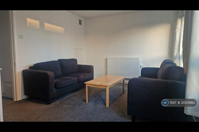 2 Bedroom Maisonette To Rent In Southern Grove, London, E3