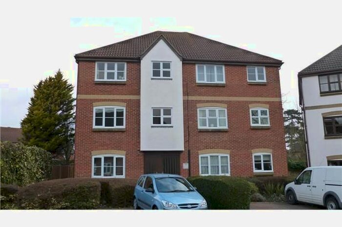 2 Bedroom Flat To Rent In Mead Path, Chelmsford, CM2