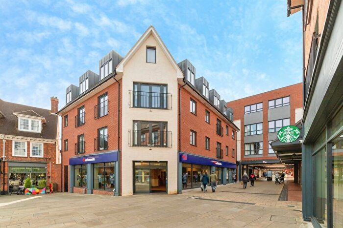 2 Bedroom Flat For Sale In Leys Avenue, Letchworth Garden City, SG6