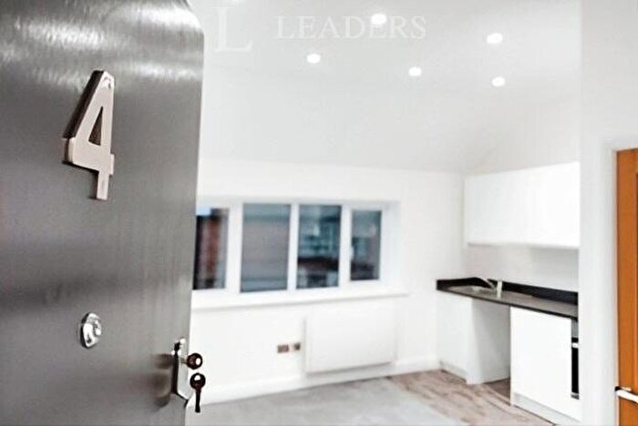 Studio To Rent In High Street, Littlehampton, BN17