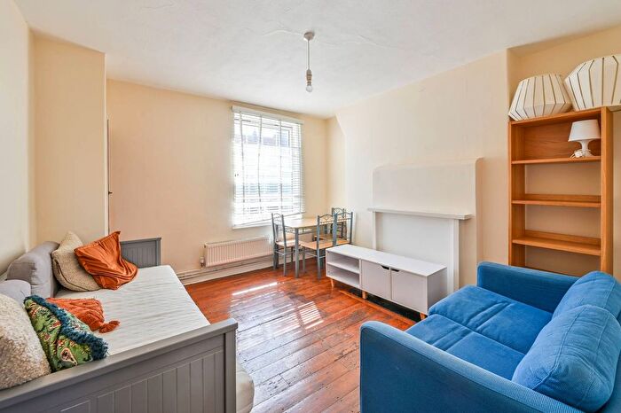 1 Bedroom Flat To Rent In Old Kent Road, Bermondsey, London, SE1