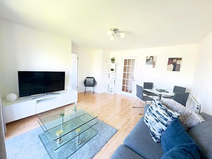 2 Bedroom Flat To Rent In Tideslea Path, West Thamesmead, London, SE28
