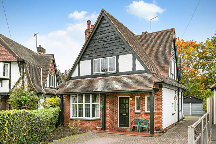 3 Bedroom Detached House For Sale In The Close, West Byfleet, Surrey, KT14