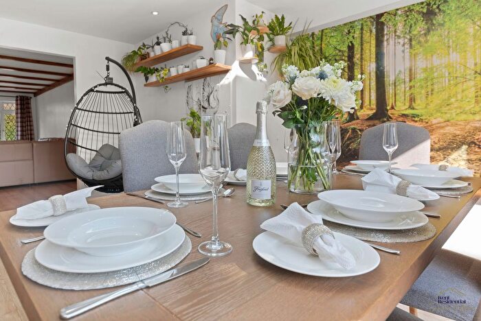 5 Bedroom Detached House For Sale In Willington Street, Maidstone, ME15