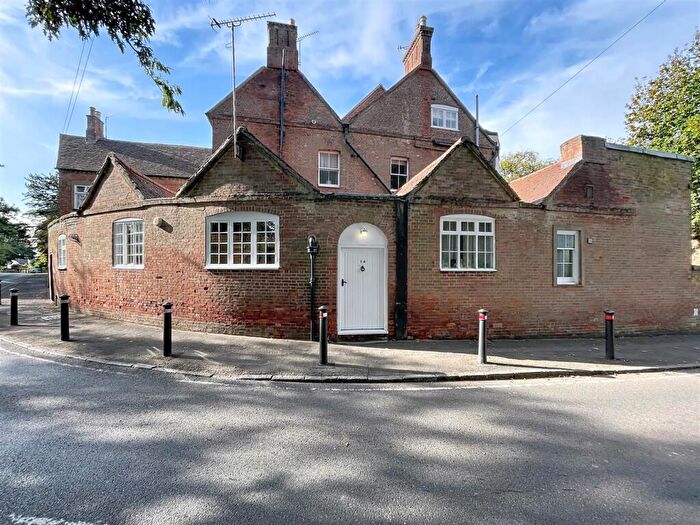 1 Bedroom Apartment To Rent In Fieldgate House, Fieldgate Lane, CV8