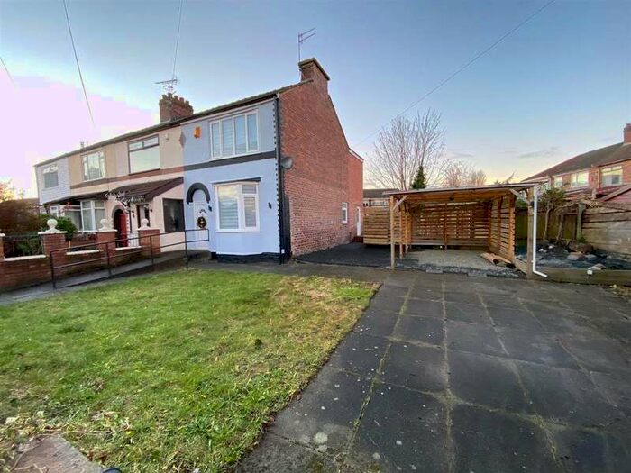 2 Bedroom Town House To Rent In Stainer Close, L14 4bl, Liverpool