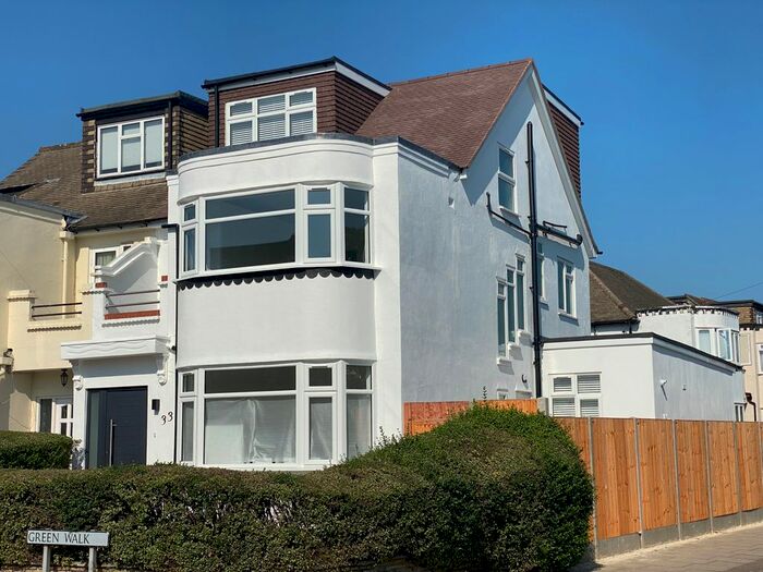 5 Bedroom Semi-Detached House To Rent In Green Walk, London, NW4