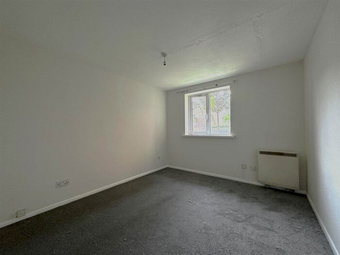 2 Bedroom Flat To Rent In Chiswell Court, Watford, WD24
