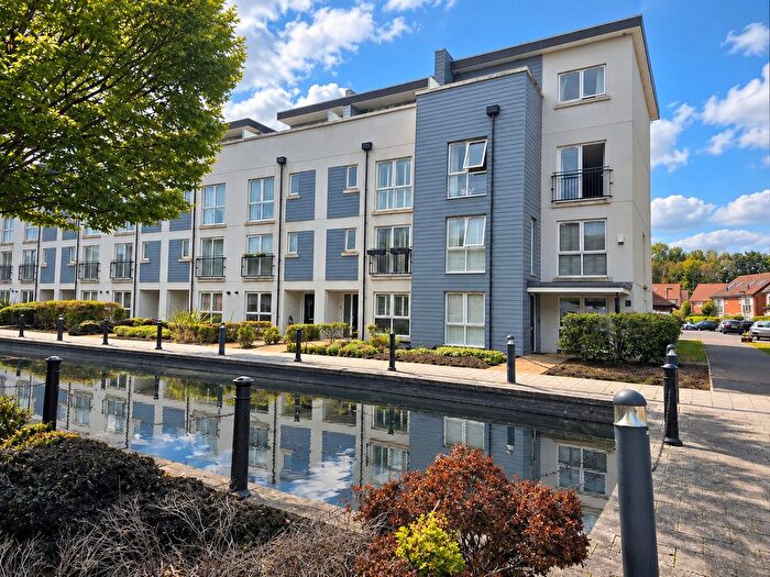 4 Bedroom Terraced House For Sale In Canalside, Redhill, RH1