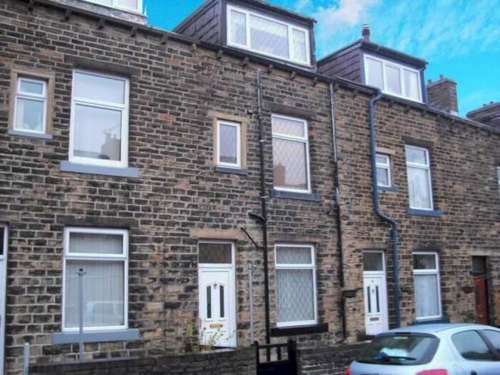 3 Bedroom Property To Rent In Mannville Grove, Keighley, BD22