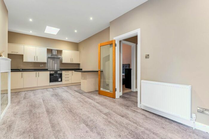 1 Bedroom Flat To Rent In Barton Avenue West, Barnton, Edinburgh, EH4