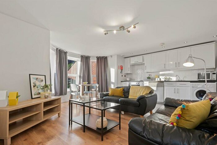 2 Bedroom Flat To Rent In Victoria Terrace, Leeds, LS3