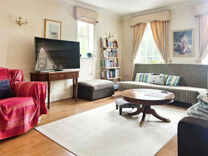 2 Bedroom Flat To Rent In Chadwick Place, Long Ditton, Surbiton, Surrey, KT6