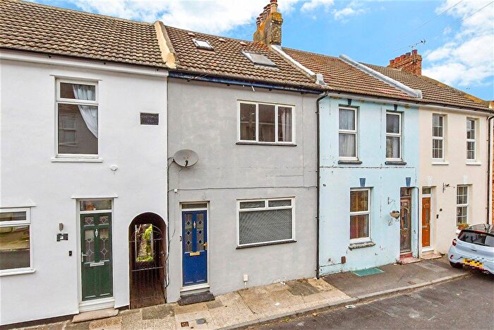 4 Bedroom End Of Terrace House For Sale In Sidney Road, Borstal, Rochester, Kent, ME1