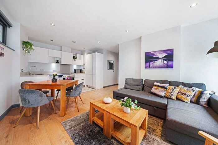 2 Bedroom Flat To Rent In Tooley Street, London, SE1