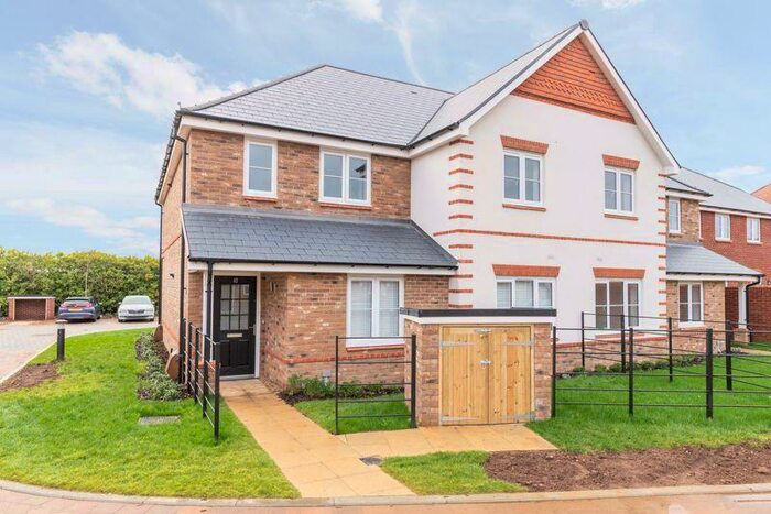 2 Bedroom Maisonette To Rent In Sherman Avenue, Walton-on-Thames, KT12