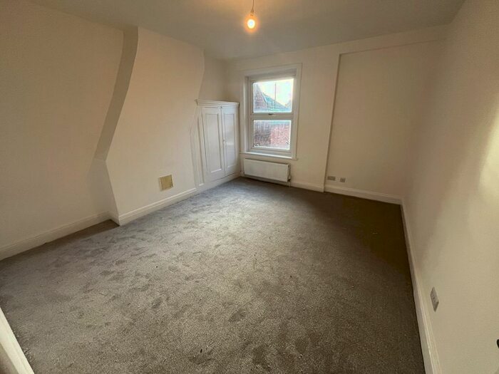 2 Bedroom Flat To Rent In Sea Road, Boscombe, Bournemouth, BH5