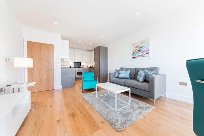1 Bedroom Flat To Rent In Grove Street, Surrey Quays, SE8