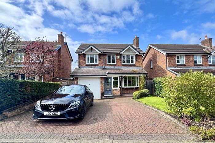 4 Bedroom Detached House For Sale In Shropshire Drive, Glossop, SK13