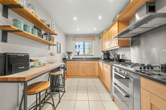 2 Bedroom Flat For Sale In Queens Road, Weybridge, Surrey, KT13