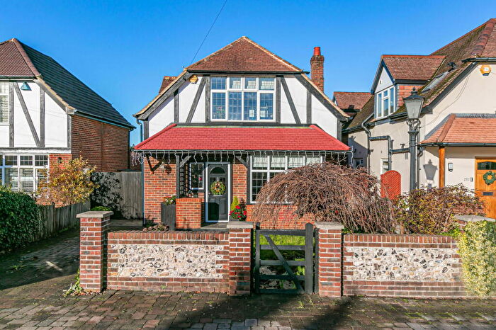 4 Bedroom Detached House For Sale In Lower Road Bookham, KT23