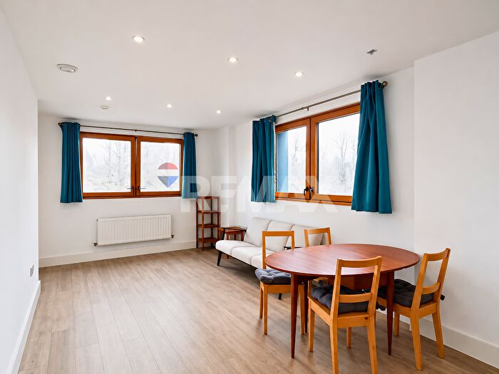 2 Bedroom Flat To Rent In St. Ives Place, London, E14