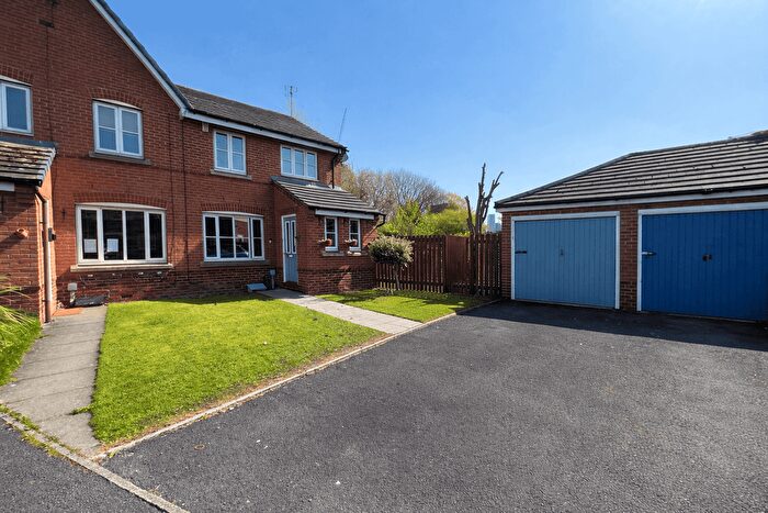 3 Bedroom End Of Terrace House For Sale In Wadlow Close, Salford, M3