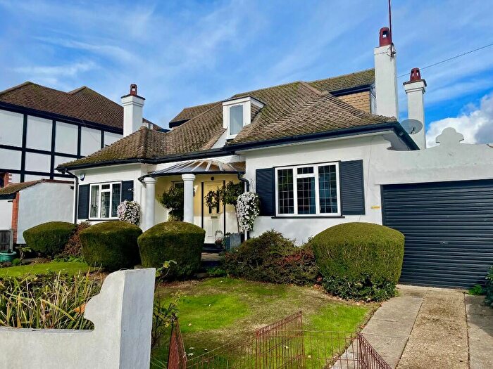 3 Bedroom Detached House For Sale In Woodside, Leigh-On-Sea, Essex, SS9