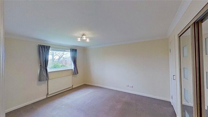 2 Bedroom Flat To Rent In Caithness Place, Edinburgh, EH5