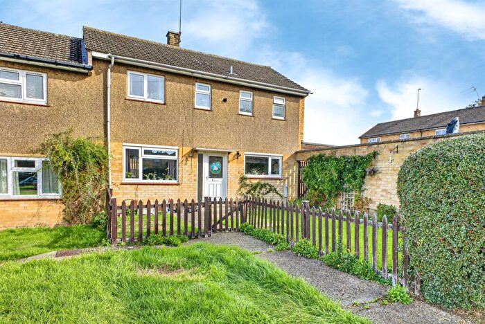 4 Bedroom Semi-Detached House For Sale In Castle Way, Barton Seagrave, Kettering, NN15