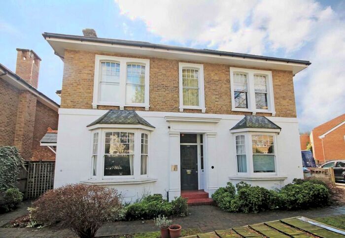 3 Bedroom Flat To Rent In Popes Grove, Twickenham, TW2