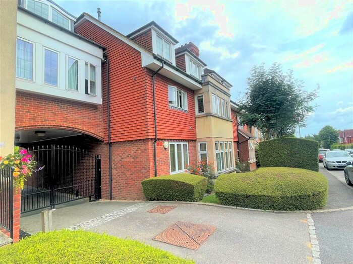 2 Bedroom Flat To Rent In Elmfield, Tenterden, TN30