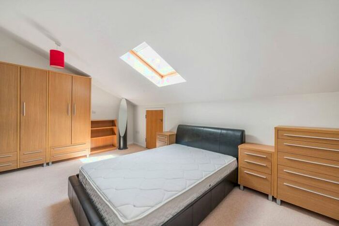 1 Bedroom Flat To Rent In Whitton Road, Twickenham, TW1