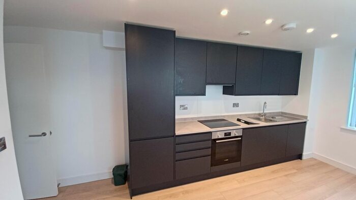 2 Bedroom Flat To Rent In Carrs Road, Cheadle, SK8