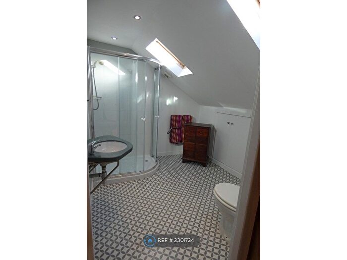 5 Bedroom Flat To Rent In Arnwood Drive, Glasgow, G12