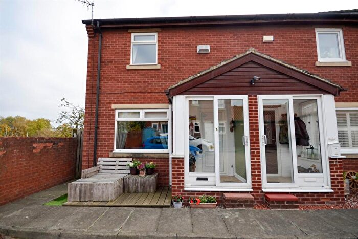 2 Bedroom End Of Terrace House To Rent In Whitegate Close, Dunston, NE11