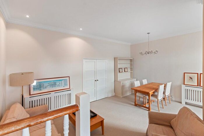 2 Bedroom Flat To Rent In Harcourt Terrace, London, SW10
