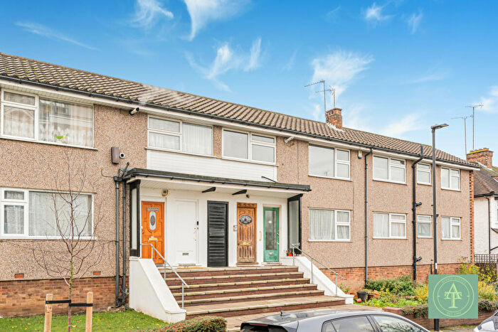 2 Bedroom Maisonette For Sale In Uvedale Road, Enfield, EN2